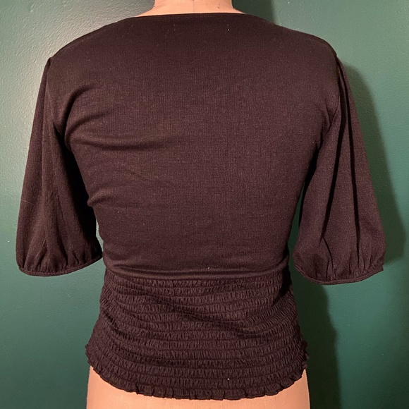 Black tie at front smocked top - Picture 2 of 2